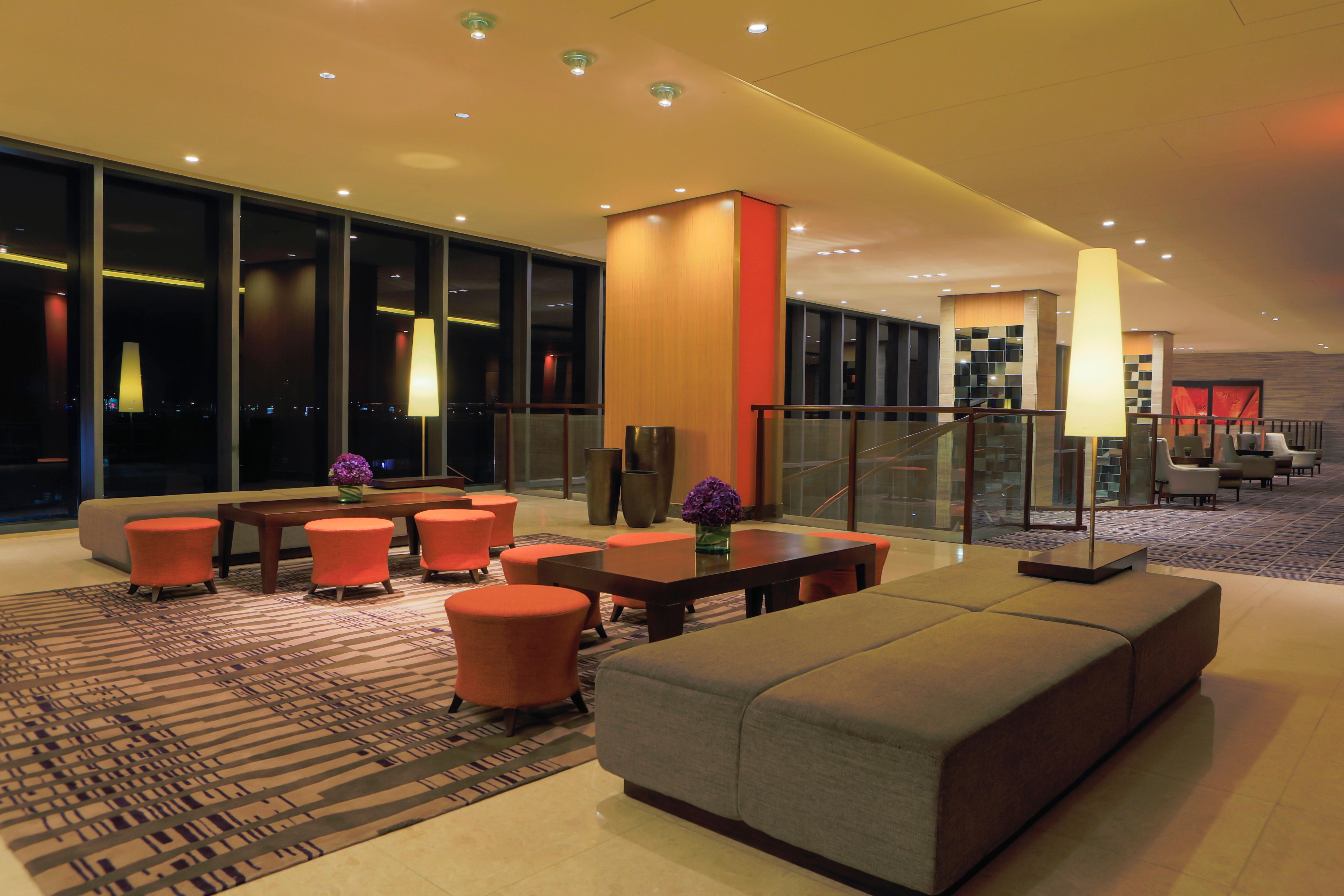 Holiday Inn & Suites Makati, An Ihg Hotel Makati City Exterior photo